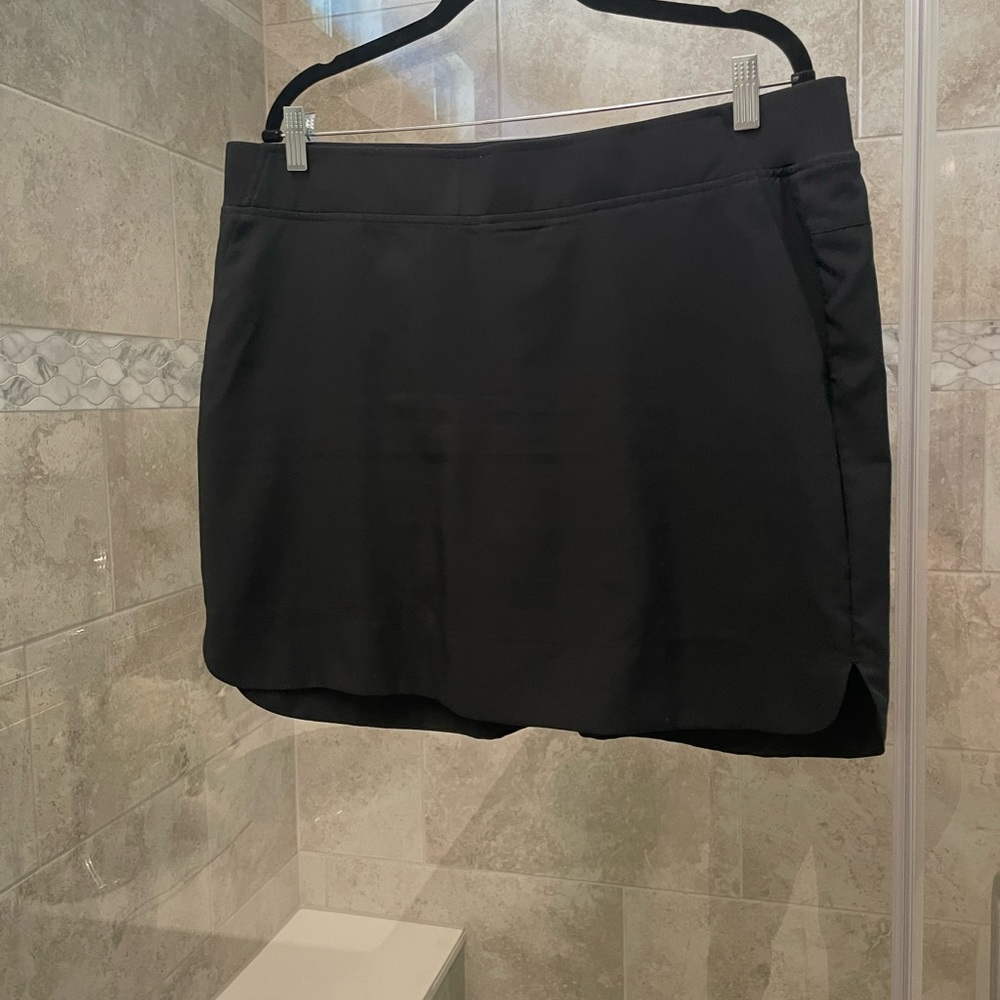 Black skort